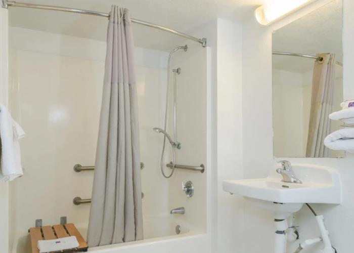 Super 8 by Wyndham Turlock