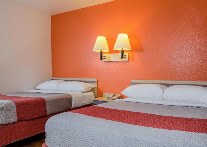 Super 8 by Wyndham Turlock