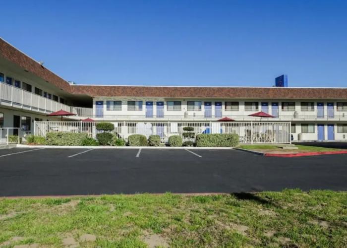 Super 8 by Wyndham Turlock