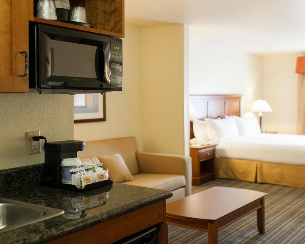 фото Holiday Inn Express and Suites Turlock by IHG