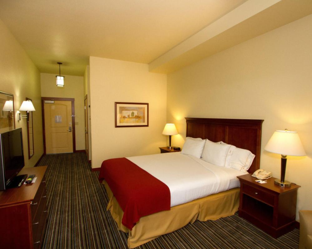 фото Holiday Inn Express and Suites Turlock by IHG