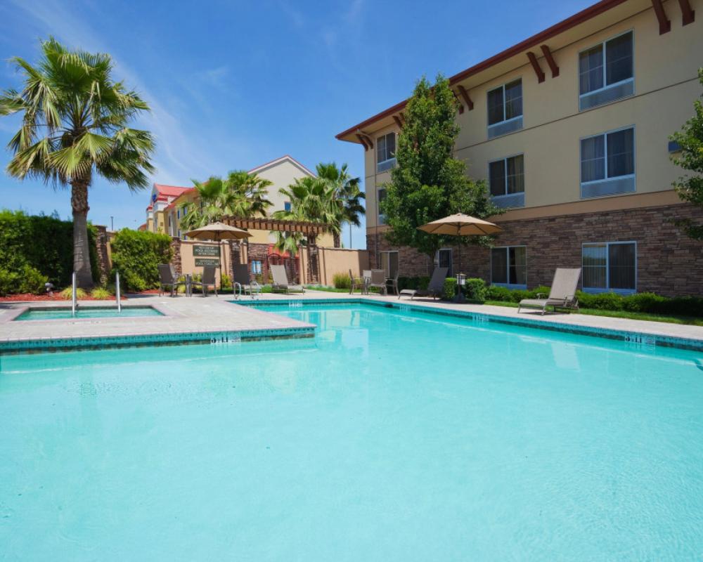 фото Holiday Inn Express and Suites Turlock by IHG