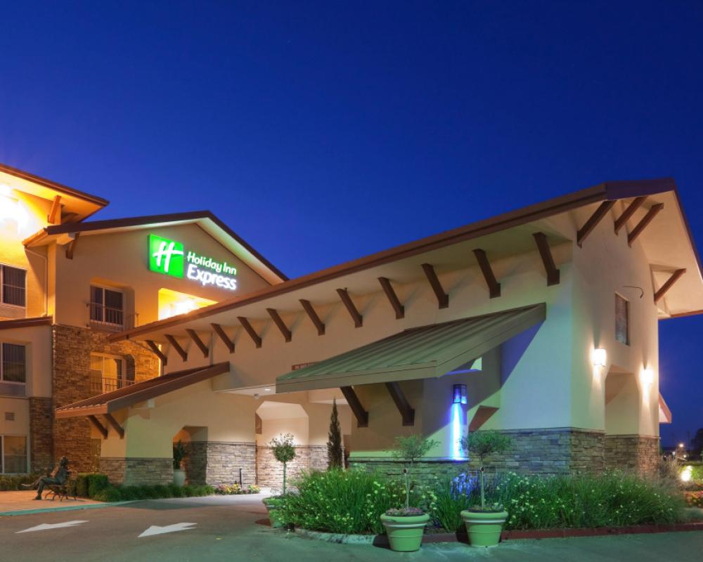 фото Holiday Inn Express and Suites Turlock by IHG