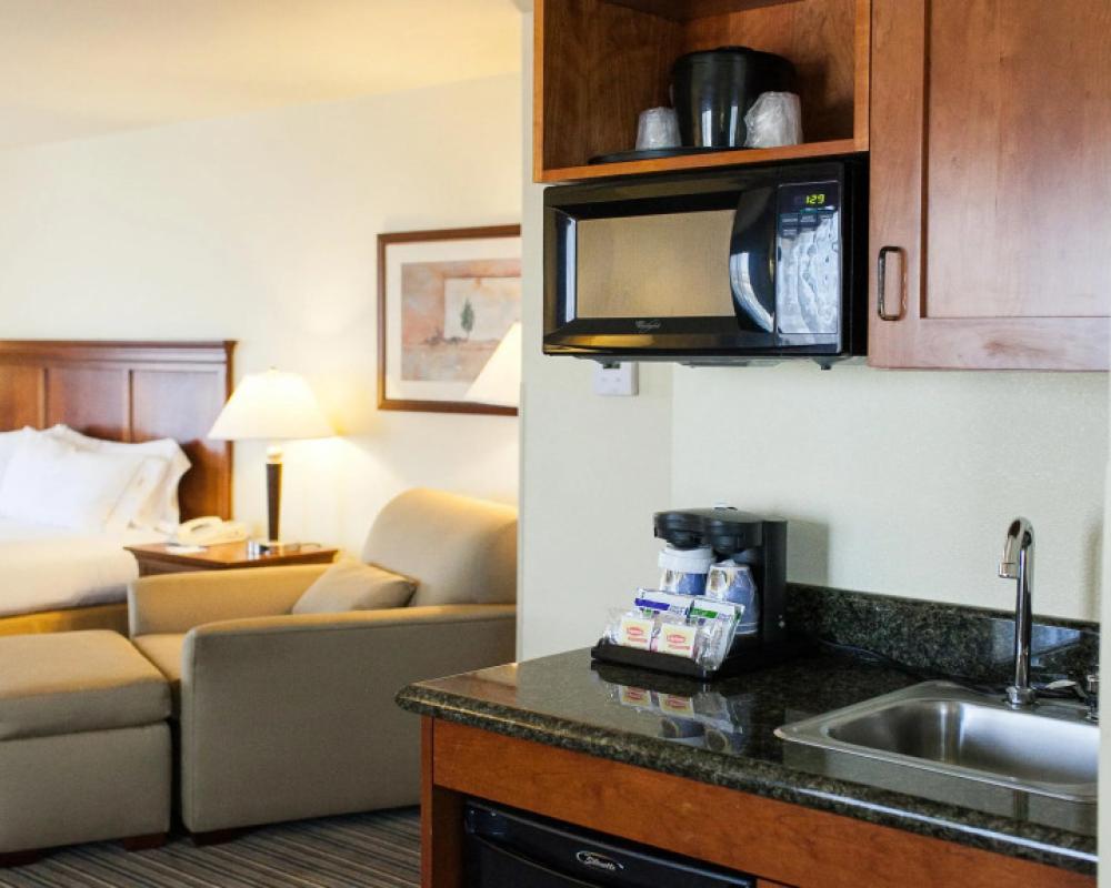 фото Holiday Inn Express and Suites Turlock by IHG