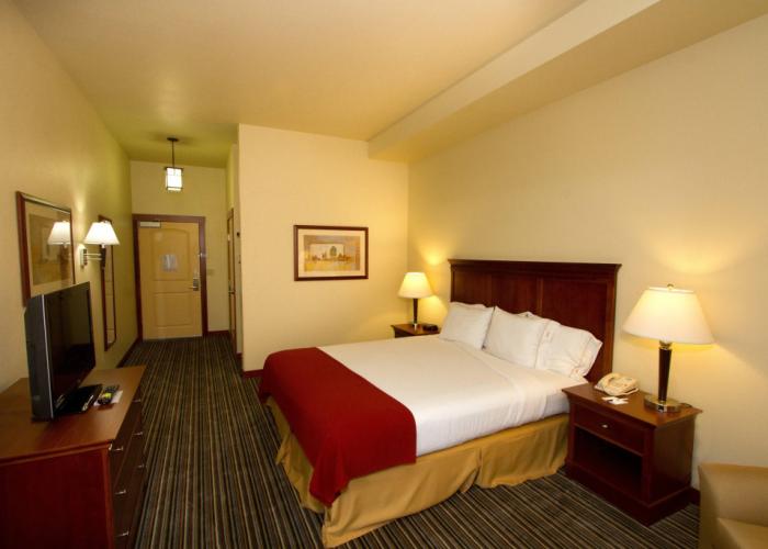 Holiday Inn Express and Suites Turlock by IHG