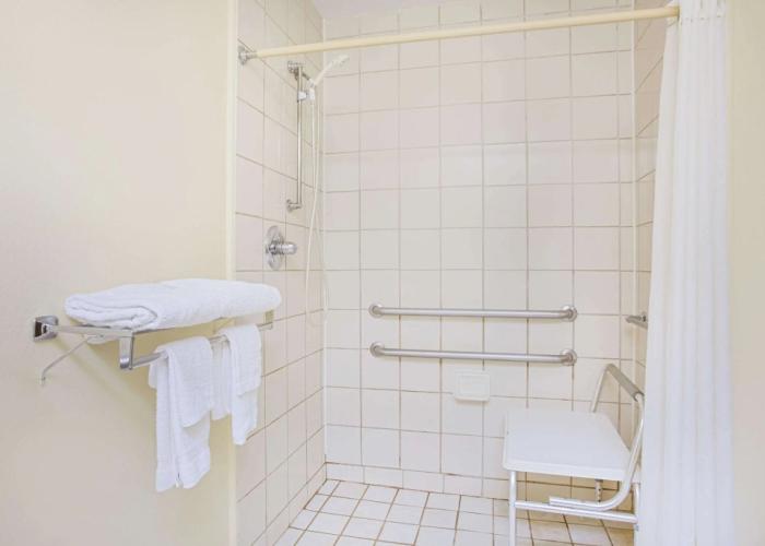 Days Inn By Wyndham Turlock