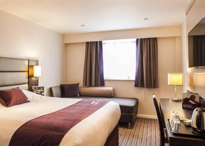 Premier Inn Farnborough Town Centre
