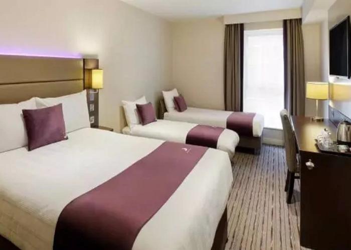 Premier Inn Farnborough Town Centre