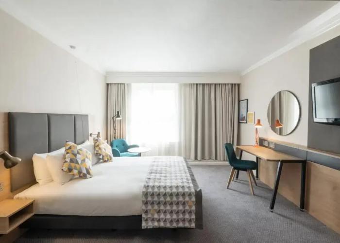 Holiday Inn Farnborough by IHG