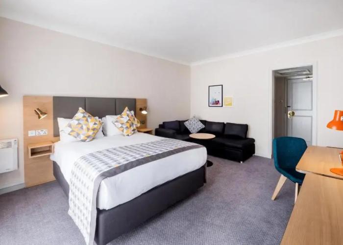 Holiday Inn Farnborough by IHG