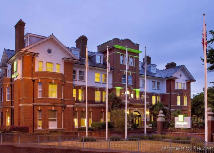 Holiday Inn Farnborough by IHG