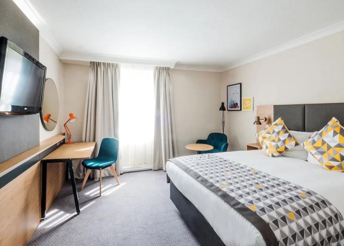 Holiday Inn Farnborough by IHG