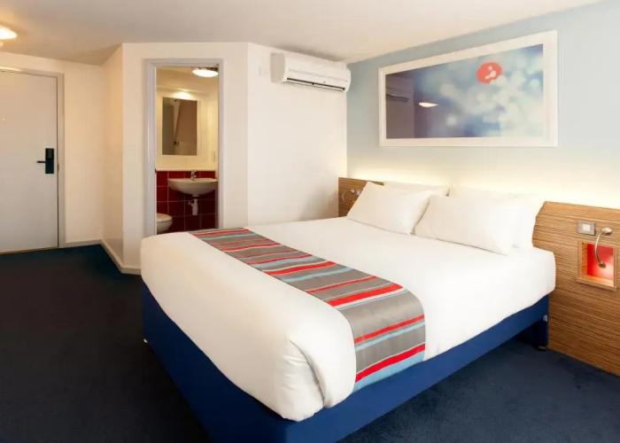 Travelodge Farnborough Central