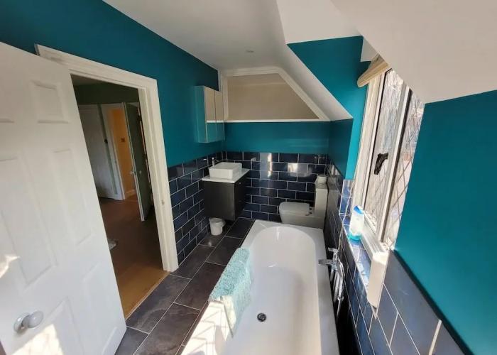 Remarkable 8 Bed Family House Sleeping 16 w/ Pool