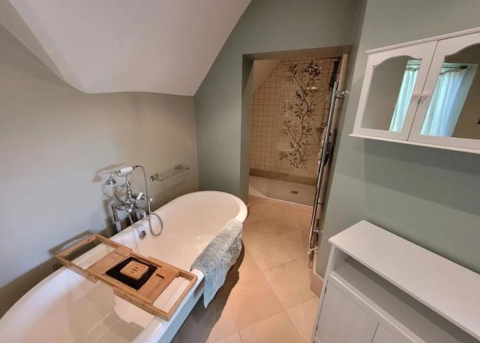 Remarkable 8 Bed Family House Sleeping 16 w/ Pool