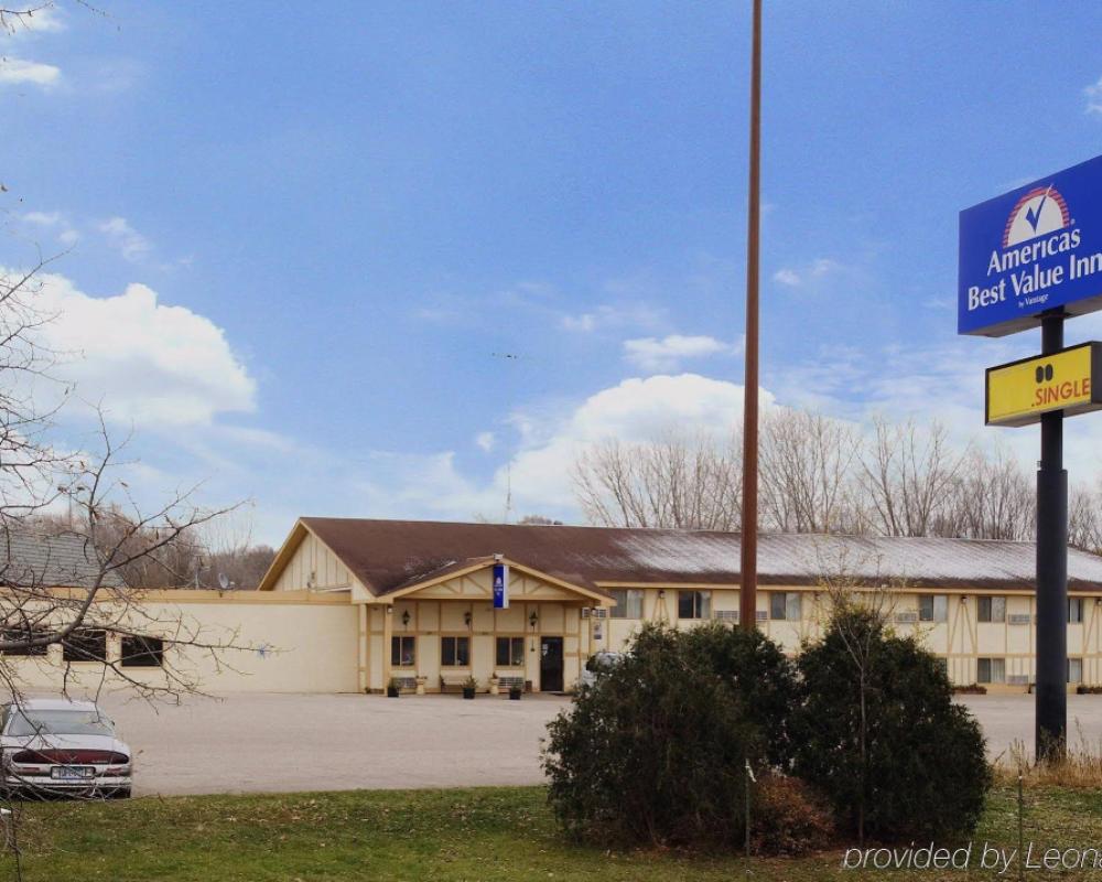 Faribault Hometown Inn & Suites