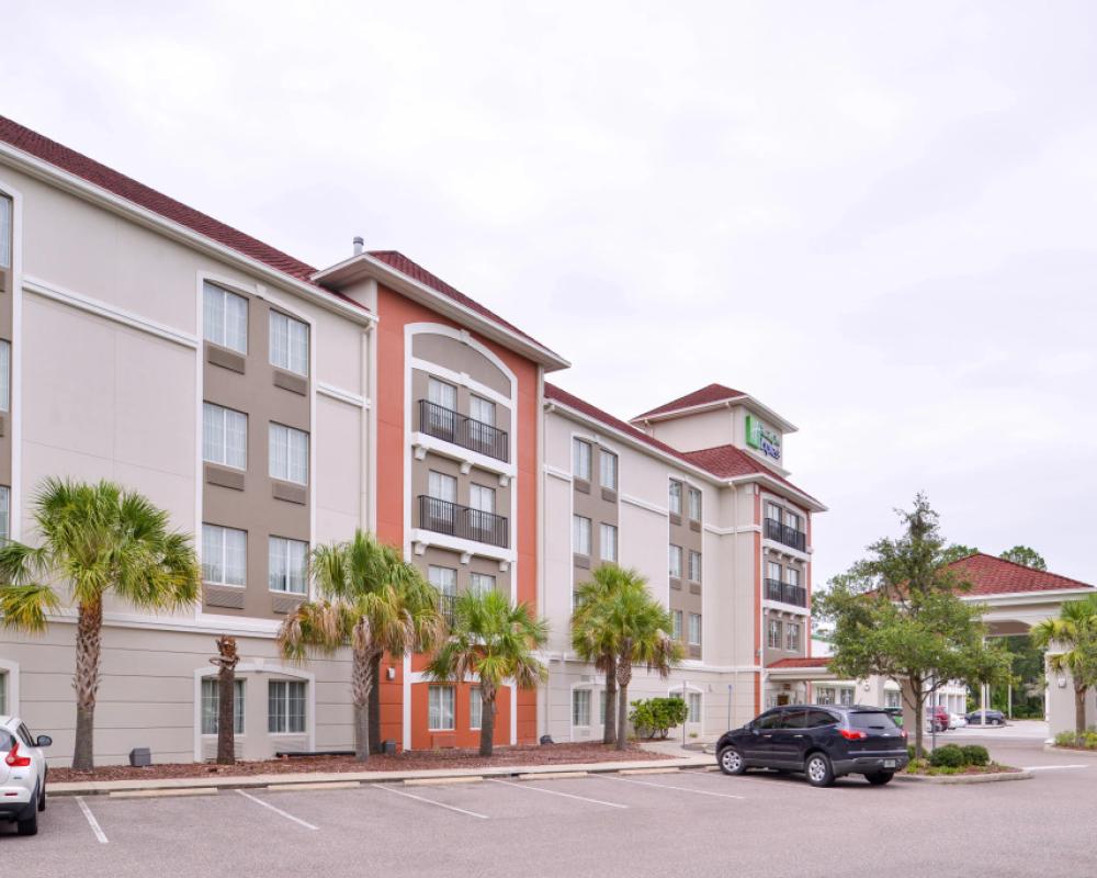 Holiday Inn Express Tampa N I-75 - University Area by IHG