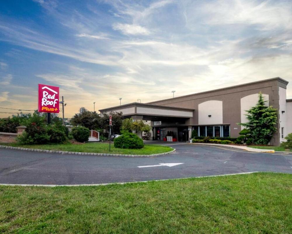 Red Roof Inn PLUS+ Newark Liberty Airport - Carteret