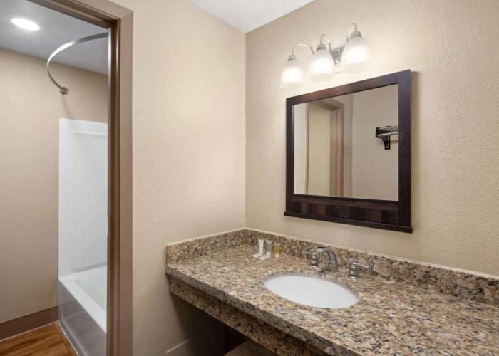 Super 8 by Wyndham Fallon