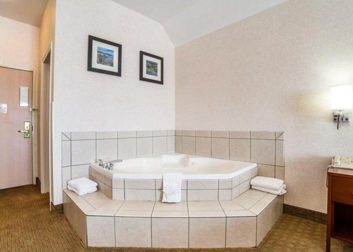 Quality Inn & Suites near NAS Fallon