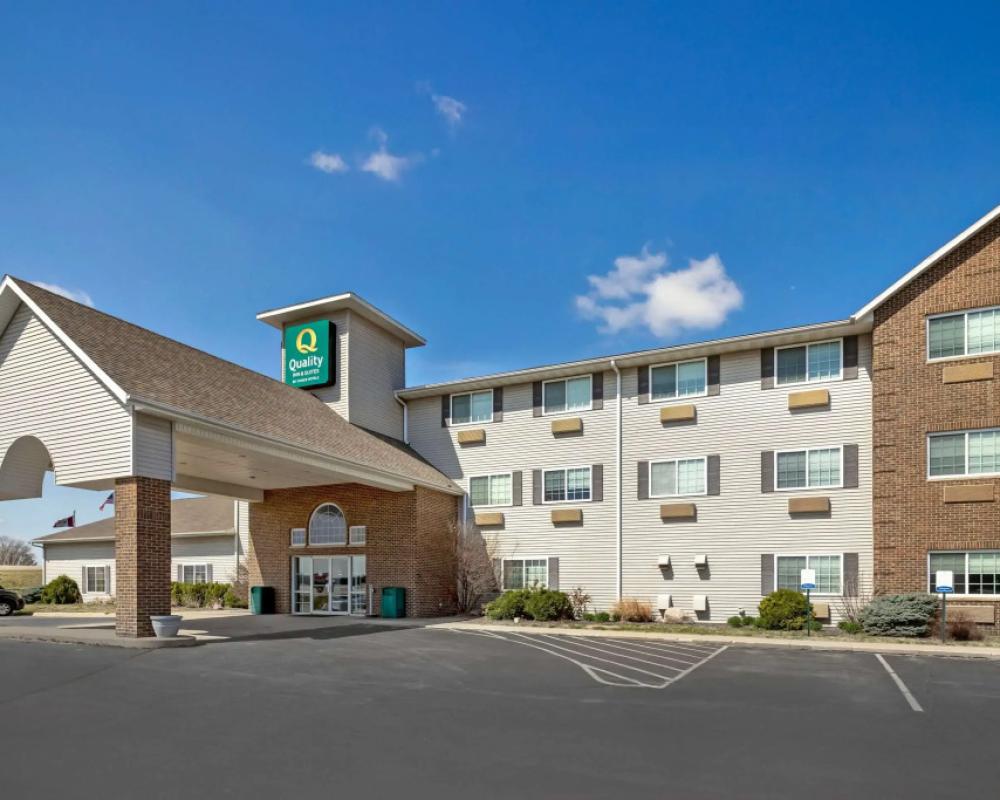 Quality Inn & Suites Fort Madison near Hwy 61