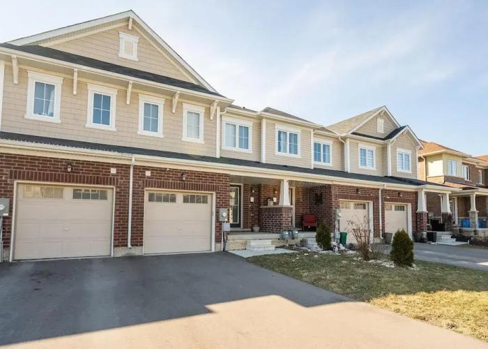 New 3BR Townhouse Minutes to Niagara Falls and Brock University by Globalstay Apartments