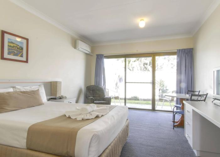 Island Palms Motor Inn