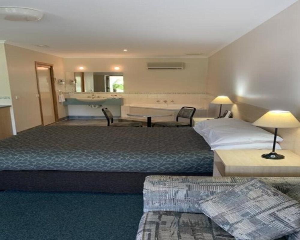 Arthur Phillip Motor Inn