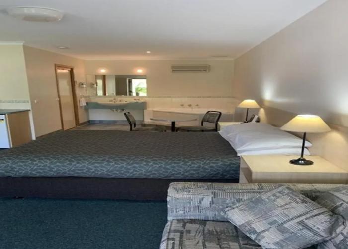 Arthur Phillip Motor Inn
