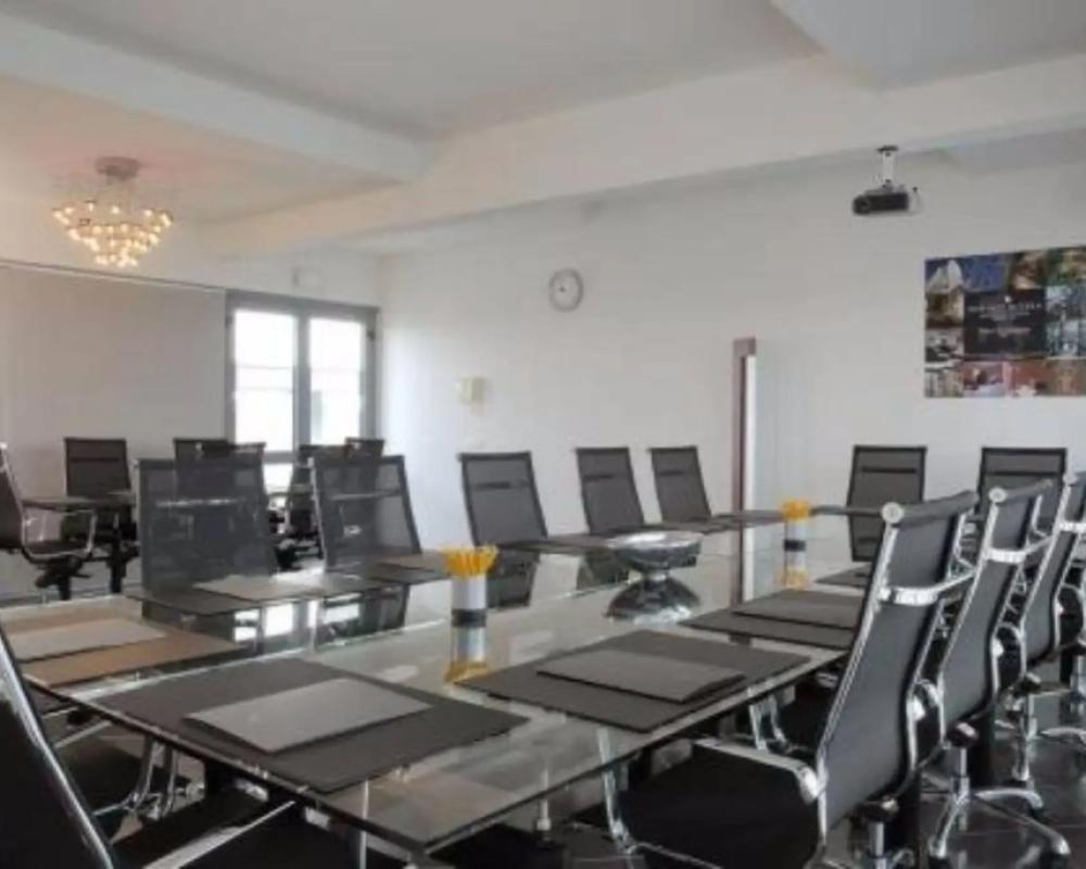 фото Hotel Executive
