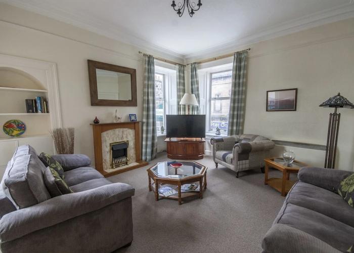 1 Varis Apartments
