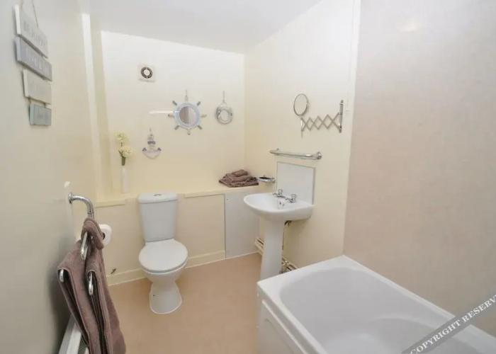 1 Varis Apartments
