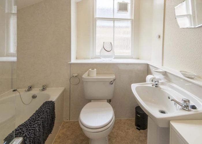 1 Varis Apartments