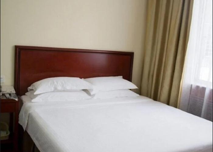 GreenTree Inn Anhui Fuyang Funan East Huaihe Road Express Hotel