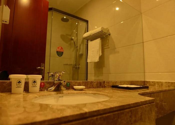 GreenTree Inn Anhui Fuyang Funan East Huaihe Road Express Hotel