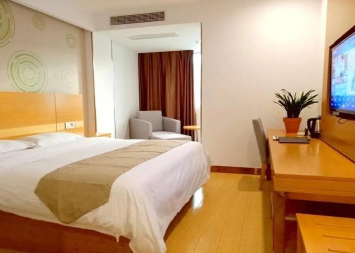 GreenTree Inn Fuyang Technician College