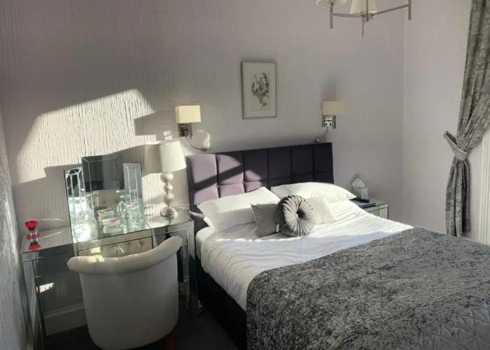 Ashburn House De Luxe B&B