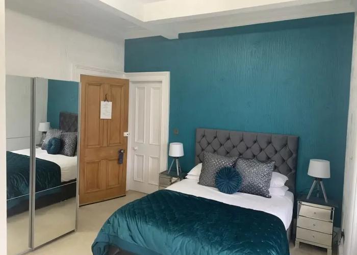 Ashburn House De Luxe B&B