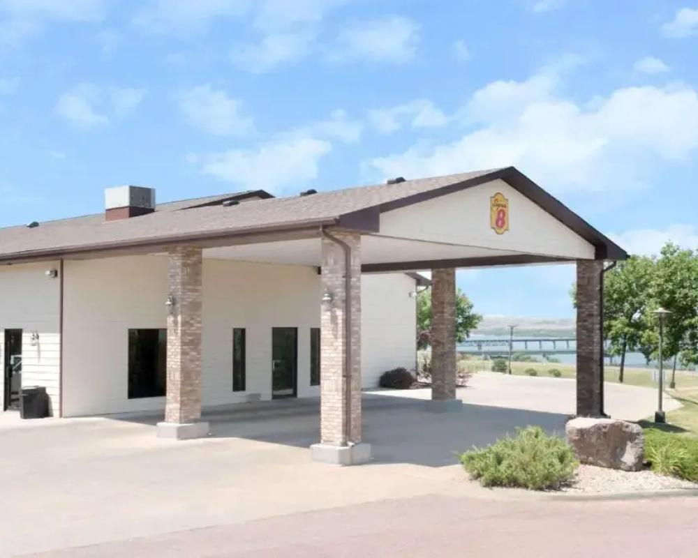 Super 8 Chamberlain SD