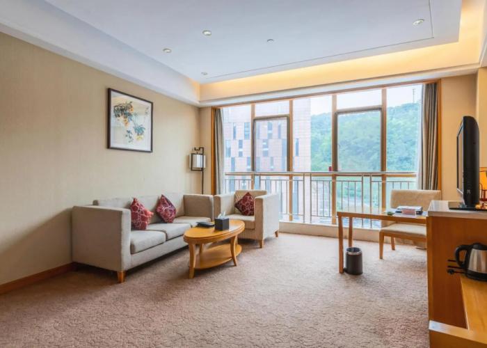 Huitang Huatian Hot Spring Resort Hotel
