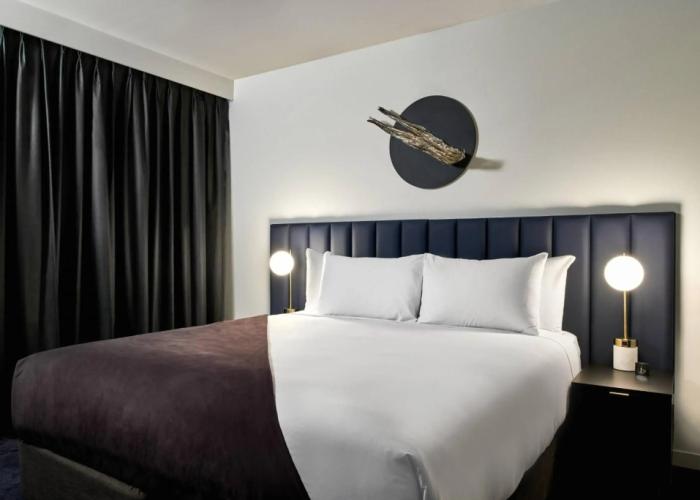 Midnight Hotel, Autograph Collection