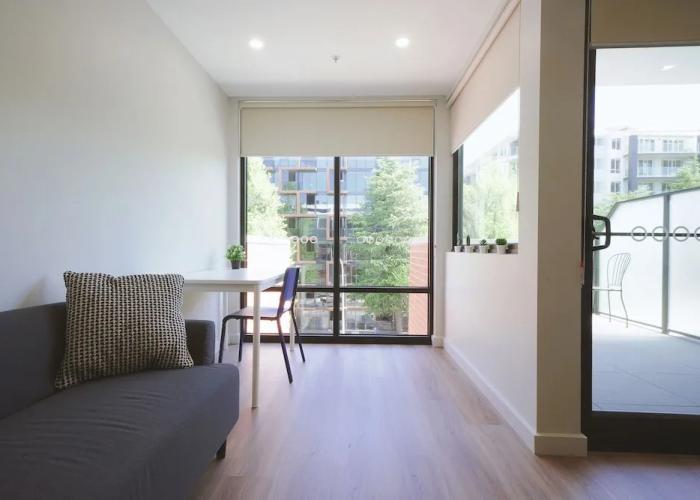 Modern apt in heart of the city