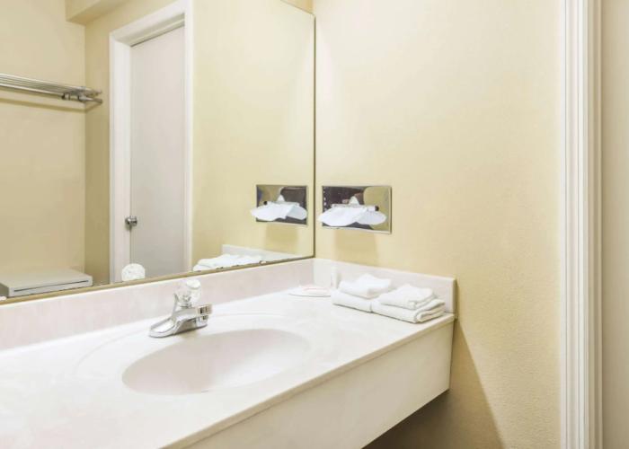 Super 8 by Wyndham O'Fallon