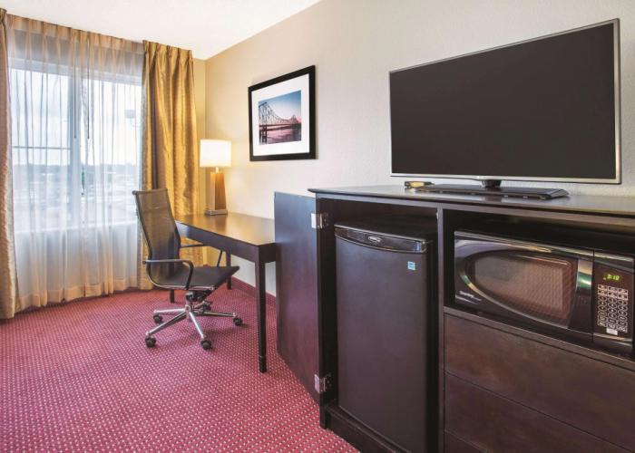 La Quinta Inn & Suites by Wyndham O'Fallon, IL - St. Louis