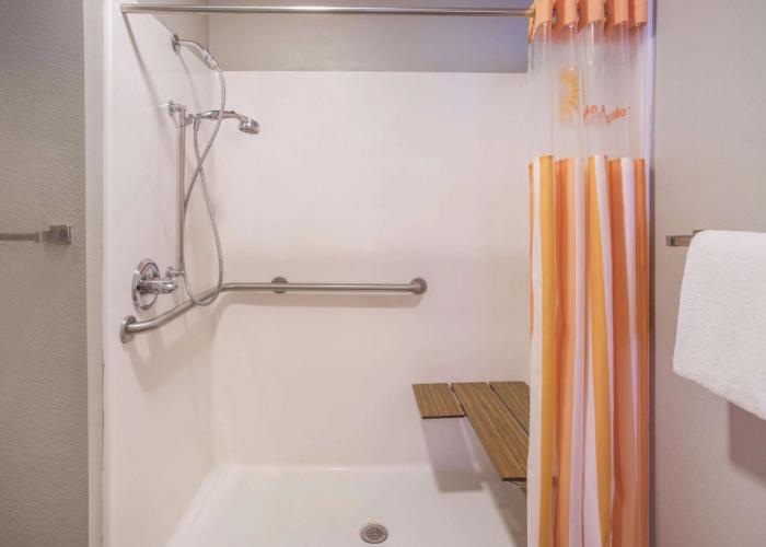 La Quinta Inn & Suites by Wyndham O'Fallon, IL - St. Louis