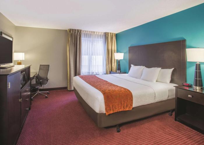 La Quinta Inn & Suites by Wyndham O'Fallon, IL - St. Louis