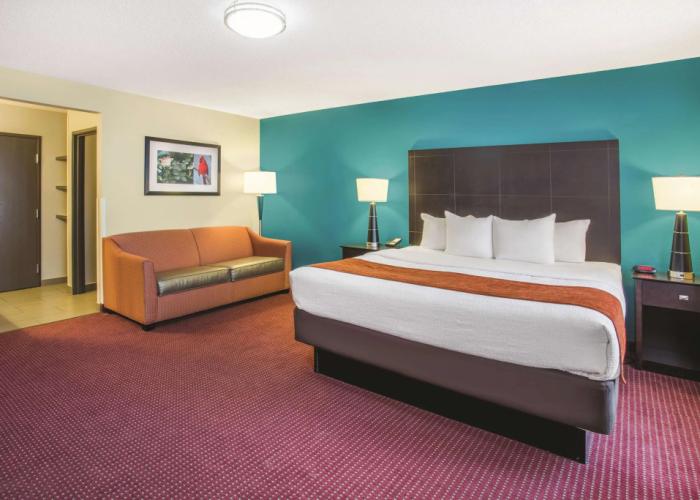 La Quinta Inn & Suites by Wyndham O'Fallon, IL - St. Louis