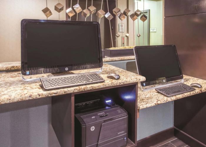 La Quinta Inn & Suites by Wyndham O'Fallon, IL - St. Louis