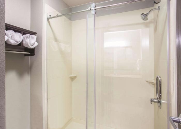 La Quinta Inn & Suites by Wyndham O'Fallon, IL - St. Louis