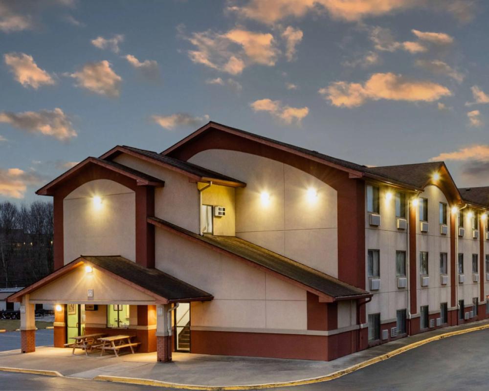 Super 8 by Wyndham Waynesburg